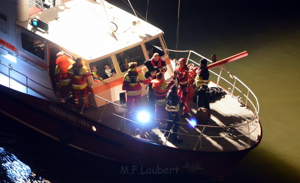 Einsatz BF Hoehenretter Koelner Seilbahn Hoehe Zoobruecke P2461.JPG